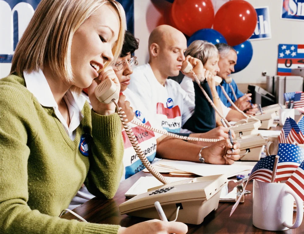 Campaign Shipping-campaign-team-talking-to-donors-over-phones