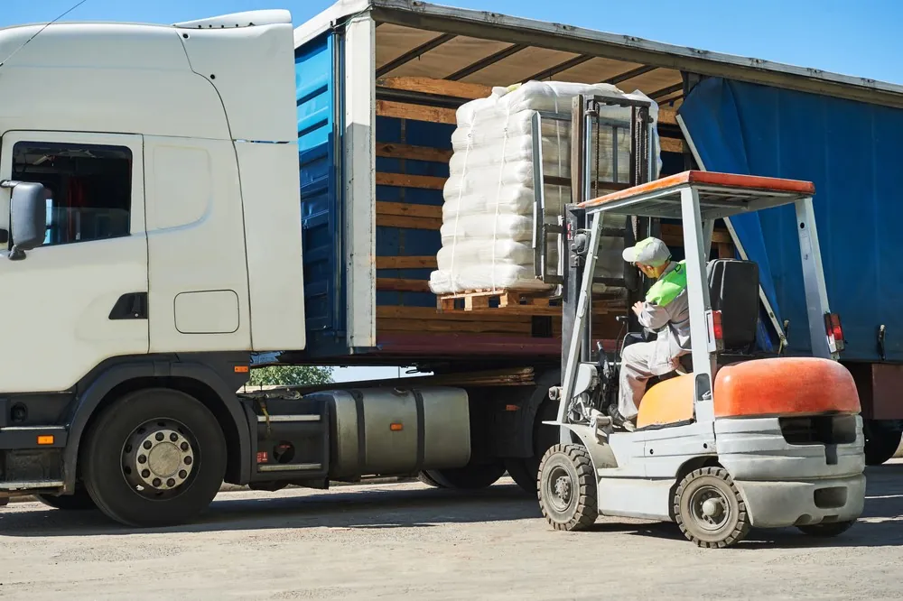 Lumper Fee-forklift-driver-lifting-pallet-of-goods-into-side-of-truck