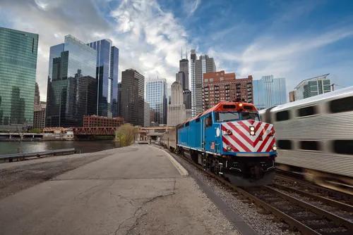 chicago train leaving the city