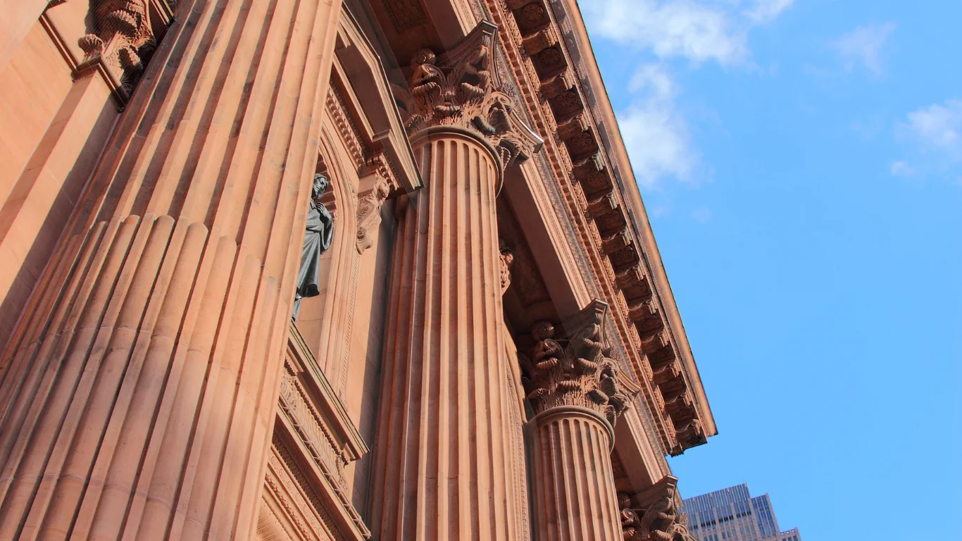 close up of goverment building in Philadelphia 