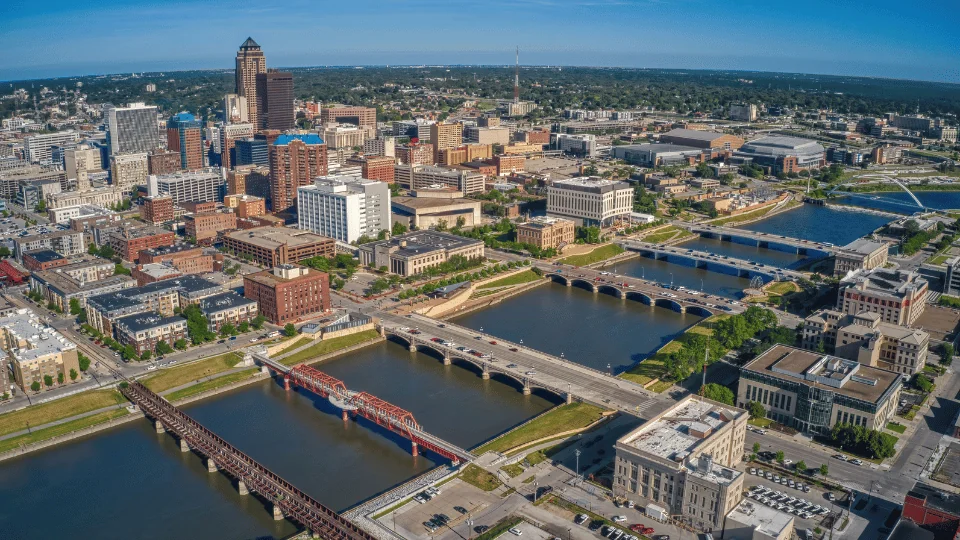 Des Moines Freight Shipping aerial view of downtown Des Moines during the day overlooking bridges crossing over river