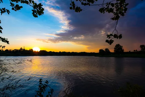 A beautiful sunrise over a lake in Olathe, Kansas