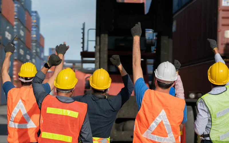 port workers picketing outside dock